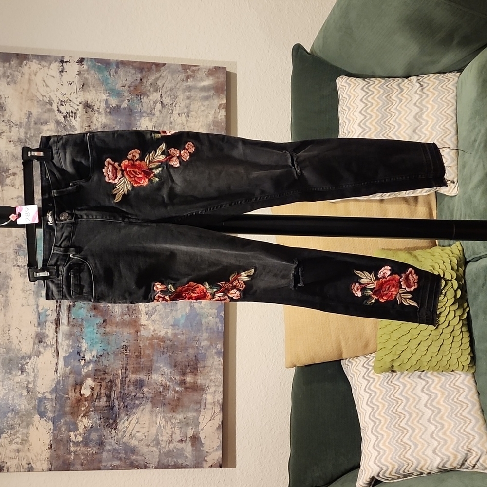 289 NANETTE LEPORE Embroidered Black Denim Broadway Crop Jeans sz 6 Women's - Picture 3 of 7